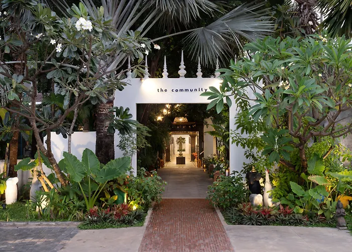 The Community - Hotel